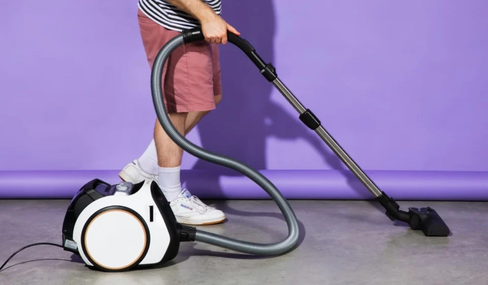 best-bagless-canister-vacuum-cleaner-for-hardwood-floors