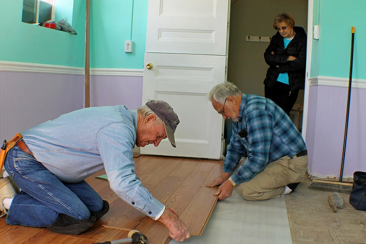 SPC Vinyl Plank Flooring (2026): Rigid Core Done Right Click-lock joint of a rigid vinyl plank in close detail