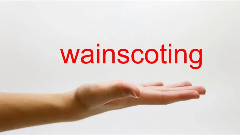 how to pronounce wainscoting