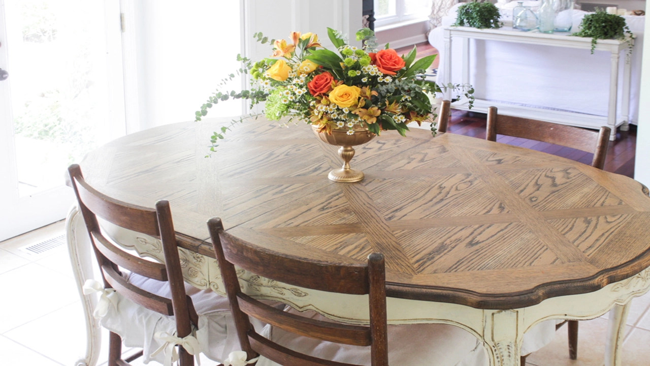 How to Refinish a Dining Room Table